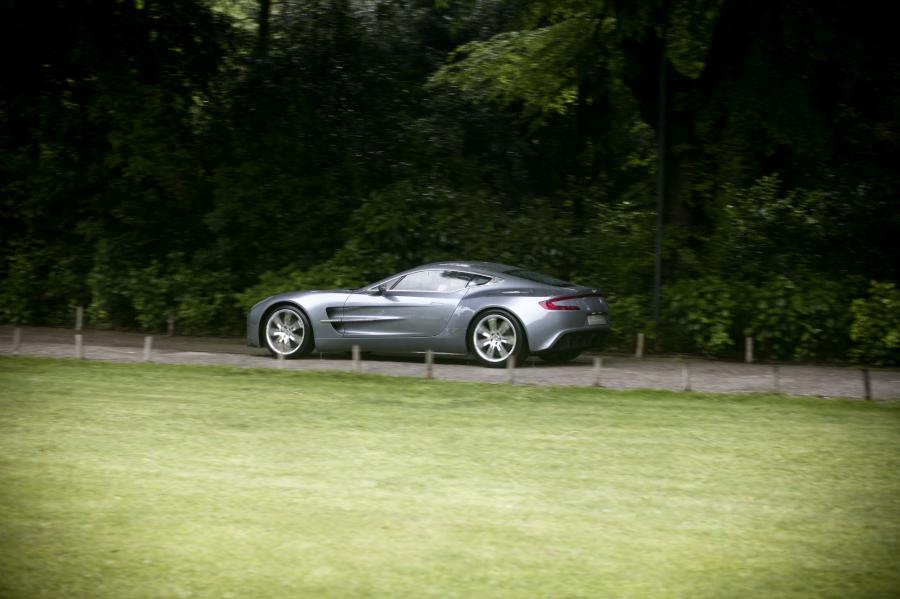  Aston Martin One-77 2010 года  (фото 5 из 89)